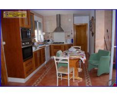 Se vende chalet en Urb. Montecantalar con 3.000 m parcela con piscina propia.