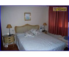 Se vende chalet en Urb. Montecantalar con 3.000 m parcela con piscina propia.