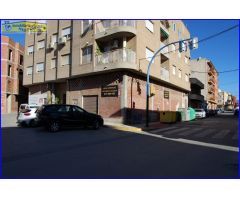 ¡Increíble oportunidad! Local comercial en el centro de Santomera con fachada a dos calles y 203 m2