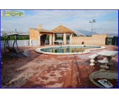 Chalet con piscina y barbacoa en El Raal