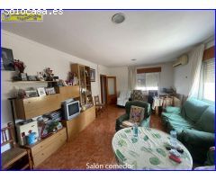 Encantadora Casa Rústica con Amplio Terreno en Santomera