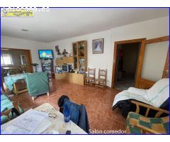 Encantadora Casa Rústica con Amplio Terreno en Santomera