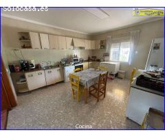 Encantadora Casa Rústica con Amplio Terreno en Santomera