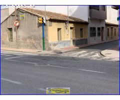 Casa de pueblo en esquina para restaurar en Santomera con solar de 206 m2