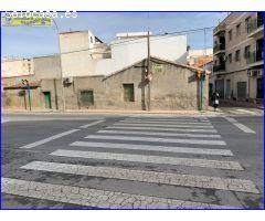 Casa de pueblo en esquina para restaurar en Santomera con solar de 206 m2