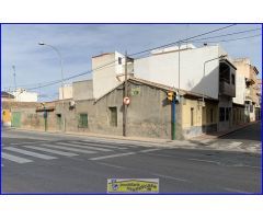Casa de pueblo en esquina para restaurar en Santomera con solar de 206 m2