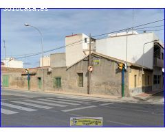 Casa de pueblo en esquina para restaurar en Santomera con solar de 206 m2