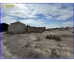 Casa Rústica en Fortuna para Reformar con Amplio Terreno