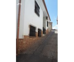 Casa familiar con garaje para 2 vehículos en Olula del Río, Almería.