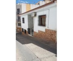 Casa familiar con garaje para 2 vehículos en Olula del Río, Almería.