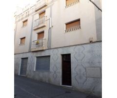 CASA DE TRES HABITACIONES , GARAJE Y LOCAL COMERCIAL EN MACAEL (ALMERÍA).