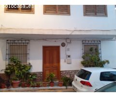 CASA FAMILIAR DE CINCO HABITACIONES EN MACAÉL (ALMERIA)