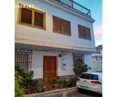 CASA FAMILIAR DE CINCO HABITACIONES EN MACAÉL (ALMERIA)