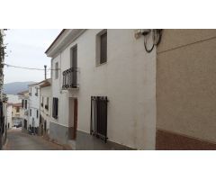 GRAN CASA FAMILIAR DE SIETE HABITACIONES EN SOMONTÍN, (ALMERÍA).