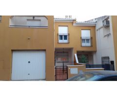 ADOSADO DE CUATRO HABITACIONES Y GARAJE EN FINES ( ALMERÍA ).