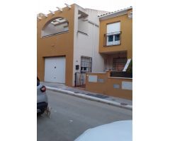 ADOSADO DE CUATRO HABITACIONES Y GARAJE EN FINES ( ALMERÍA ).
