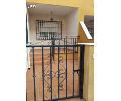 ADOSADO DE CUATRO HABITACIONES Y GARAJE EN FINES ( ALMERÍA ).