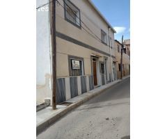 CASA FAMILIAR EN FINES ( ALMERÍA) DE 7 HABITACIONES.