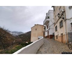 CASA FAMILIAR EN SIERRO ( ALMERÍA ) DE TRES HABITACIONES.