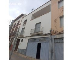 Casa en canjayar zona plaza del ayuntamiento de siete habitaciones trea baños para reformar