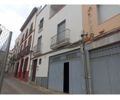 Casa en canjayar zona plaza del ayuntamiento de siete habitaciones trea baños para reformar