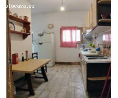 VENTA EN PURCHENA  ( ALMERÍA ), DE CASA FAMILIAR CON 4 HABITACIONES.