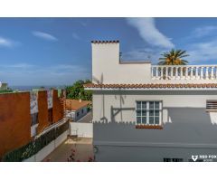 Lujo en Puerto de la Cruz: Apartamento de 2 habitaciones con terraza de ensueño