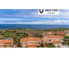 Vida exclusiva cerca del campo de golf y la playa: casa adosada en Buenavista