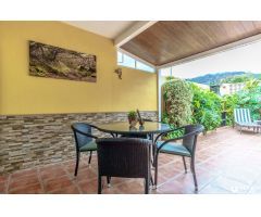 Vida exclusiva cerca del campo de golf y la playa: casa adosada en Buenavista