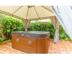 Vida exclusiva cerca del campo de golf y la playa: casa adosada en Buenavista