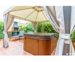 Vida exclusiva cerca del campo de golf y la playa: casa adosada en Buenavista