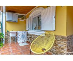 Vida exclusiva cerca del campo de golf y la playa: casa adosada en Buenavista
