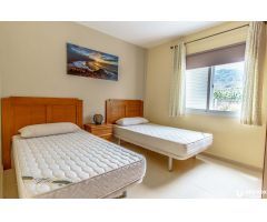 Vida exclusiva cerca del campo de golf y la playa: casa adosada en Buenavista