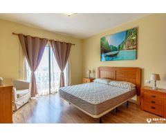 Vida exclusiva cerca del campo de golf y la playa: casa adosada en Buenavista