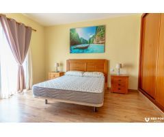 Vida exclusiva cerca del campo de golf y la playa: casa adosada en Buenavista