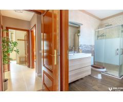 Vida exclusiva cerca del campo de golf y la playa: casa adosada en Buenavista
