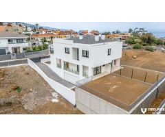 Lujosa casa adosada a estrenar en La Quinta