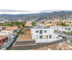 Lujosa casa adosada a estrenar en La Quinta