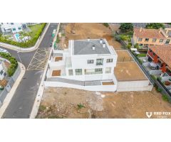 Lujosa casa adosada a estrenar en La Quinta