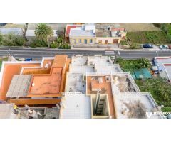 Edificio de apartamentos con garajes y locales comerciales en Los Realejos