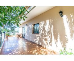 Amplia casa dividida en 3 viviendas independientes y una Casa de Invitados