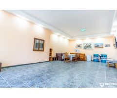 Amplia casa dividida en 3 viviendas independientes y una Casa de Invitados