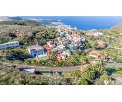Amplia casa dividida en 3 viviendas independientes y una Casa de Invitados