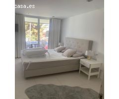 APARTAMENTO CON VISTAS LATERALES AL MAR EN PUERTO PORTALS