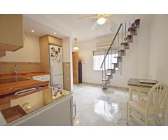 ¡Vive la magia del centro de Jerez en este encantador dúplex de 2 habitaciones!
