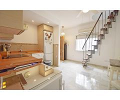 ¡Vive la magia del centro de Jerez en este encantador dúplex de 2 habitaciones!