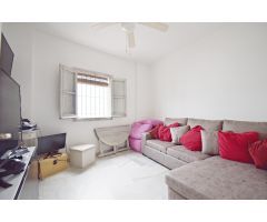 ¡Vive la magia del centro de Jerez en este encantador dúplex de 2 habitaciones!