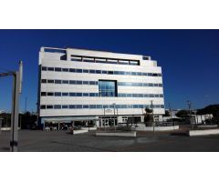 Oficina de procedencia bancaria, en Edificio Glorieta, zona Franca