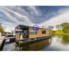 HOUSEBOAT- VIVIENDAS FLOTANTES