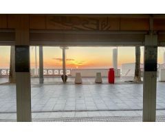 IMPONENTE LOCAL A PIE DE PLAYA CON LICENCIA PARA USO DE HOSTELERÍA